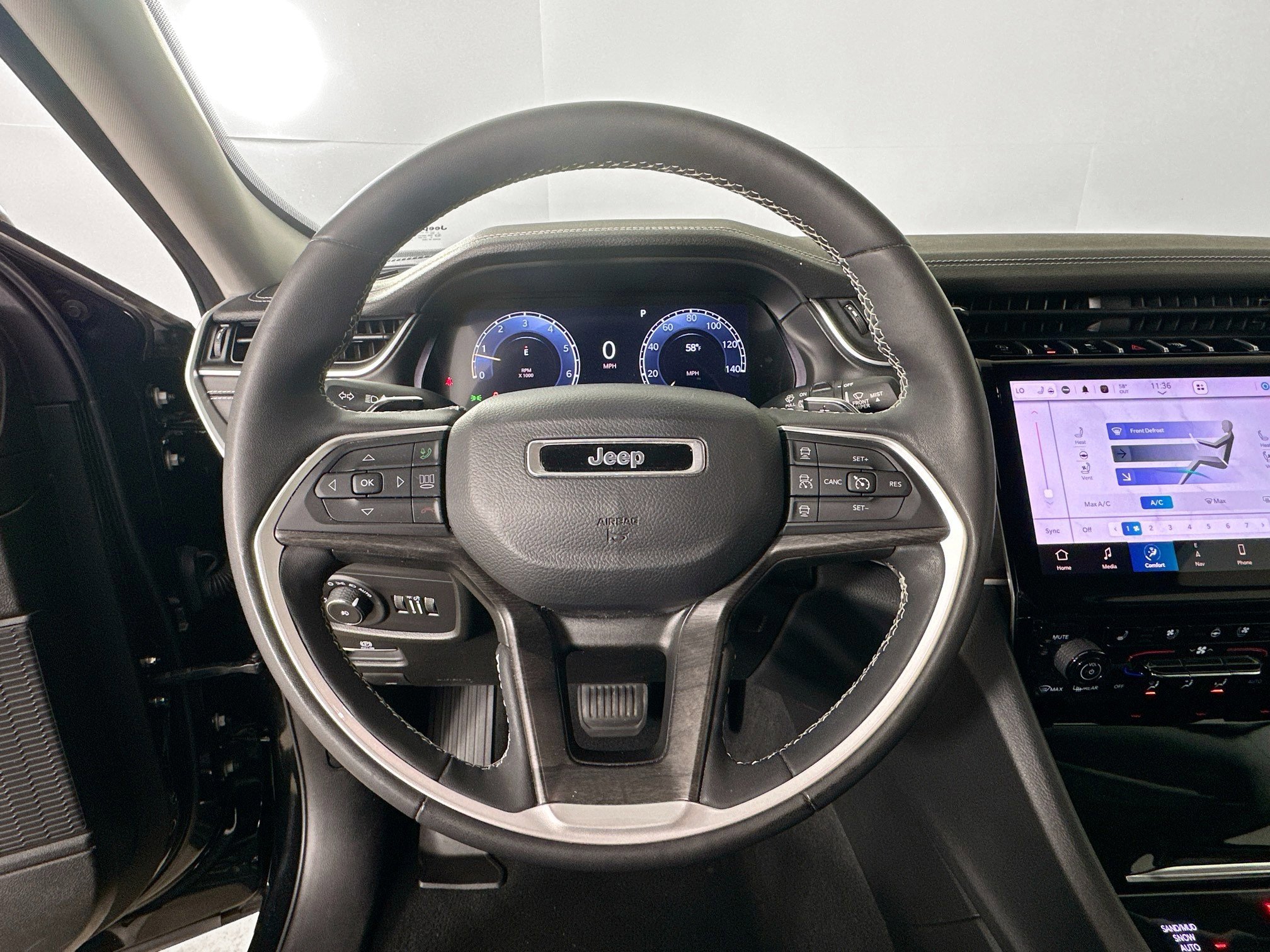 Used 2023 Jeep Grand Cherokee Limited w/ Luxury Tech Group II AWD/4WD image 11