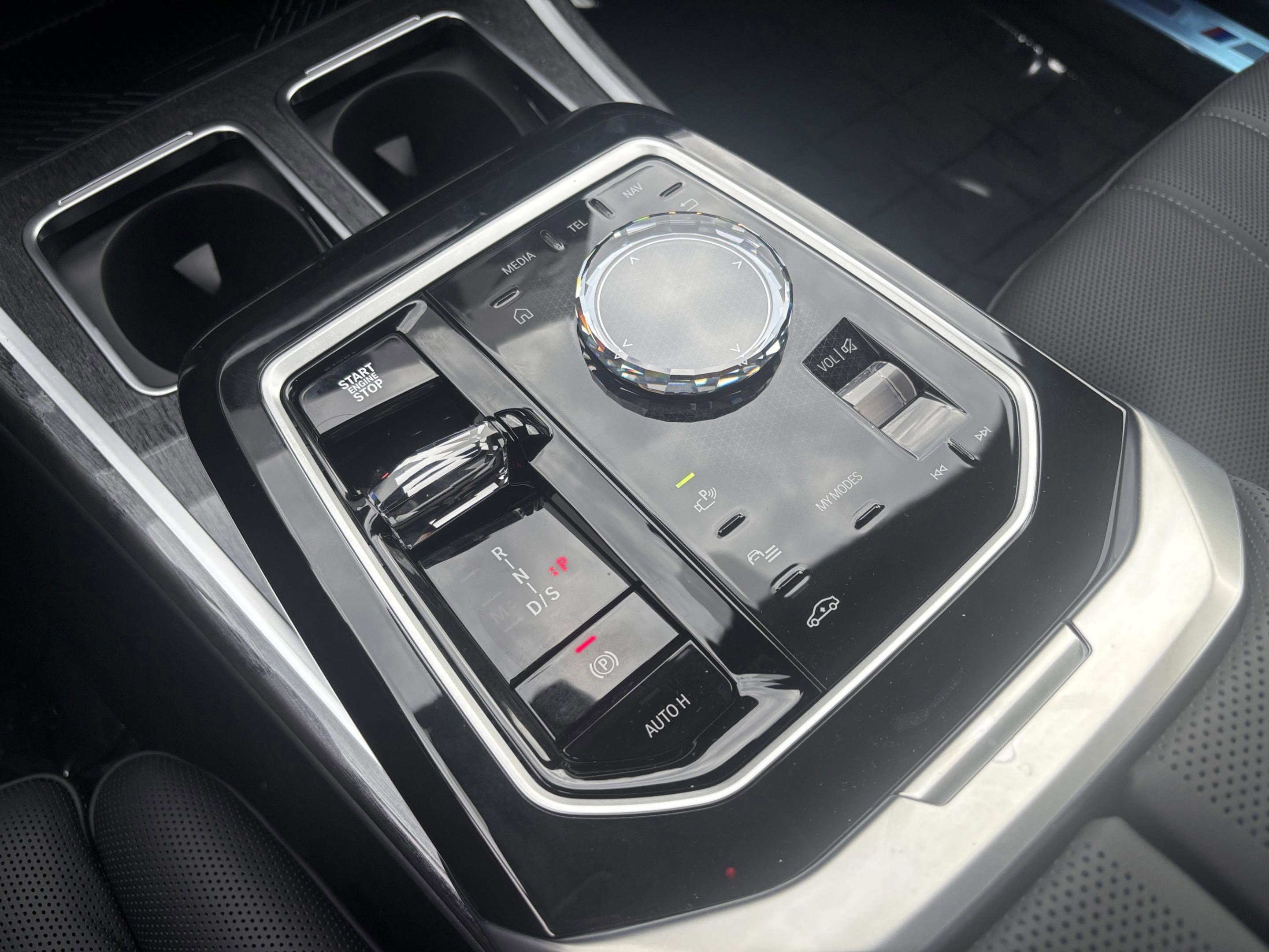 New 2026 BMW 750e xDrive image 11