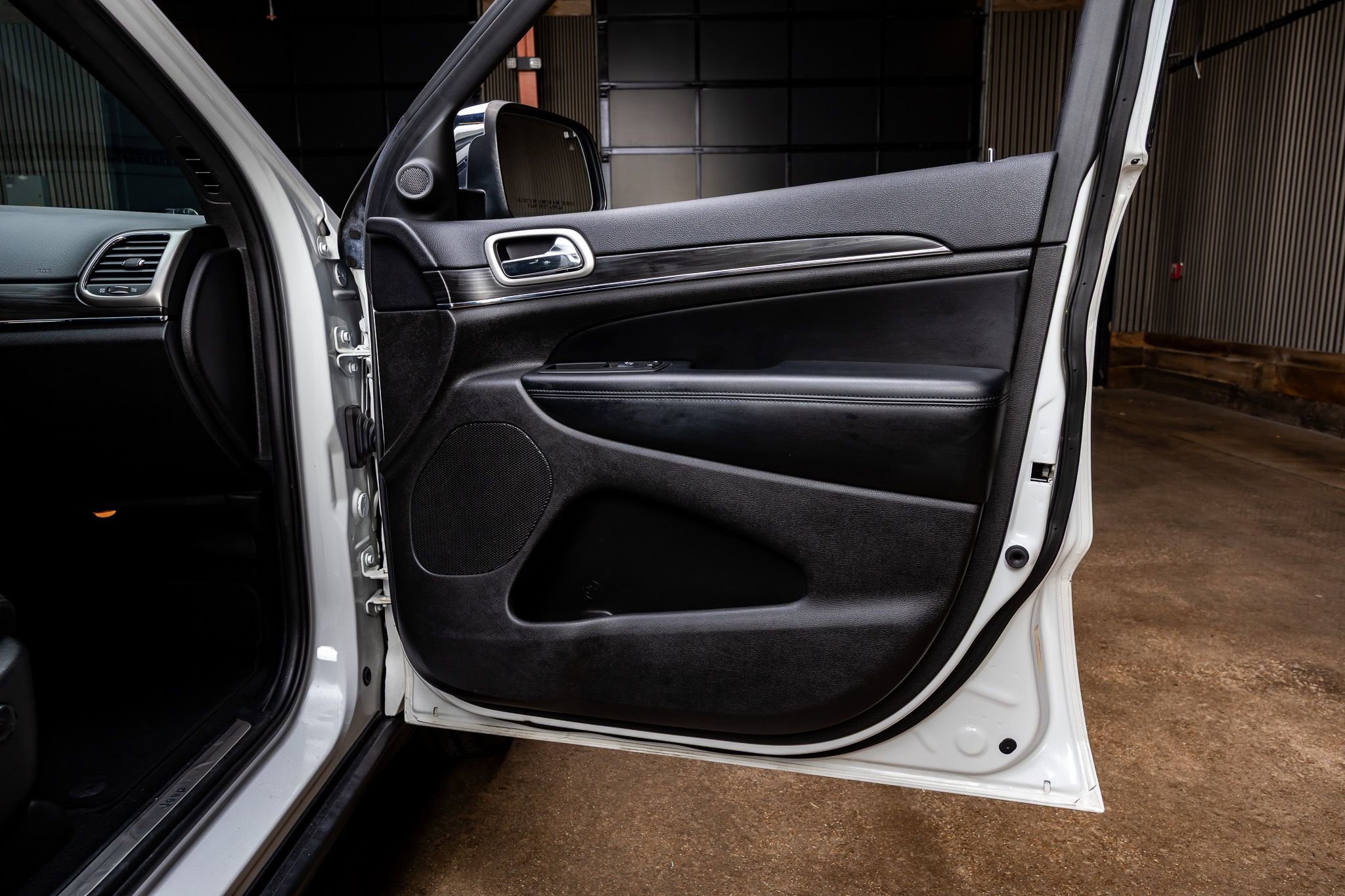 Used 2020 Jeep Grand Cherokee Limited image 32