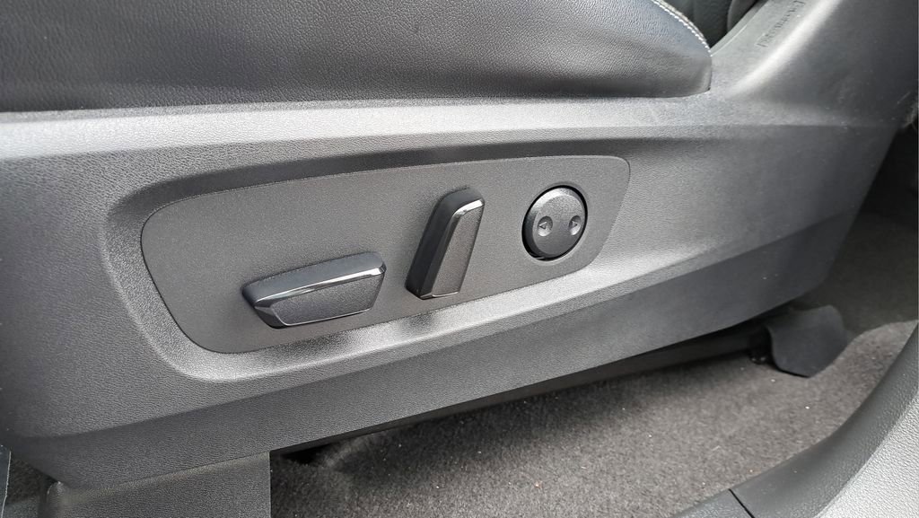 Used 2023 Nissan Pathfinder SL w/ SL Premium Package AWD/4WD image 18