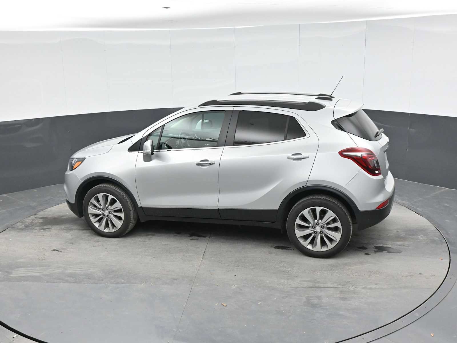 Used 2018 Buick Encore Preferred AWD/4WD image 13