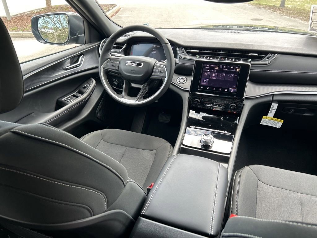 Used 2024 Jeep Grand Cherokee L Laredo w/ Luxury Tech Group I image 9