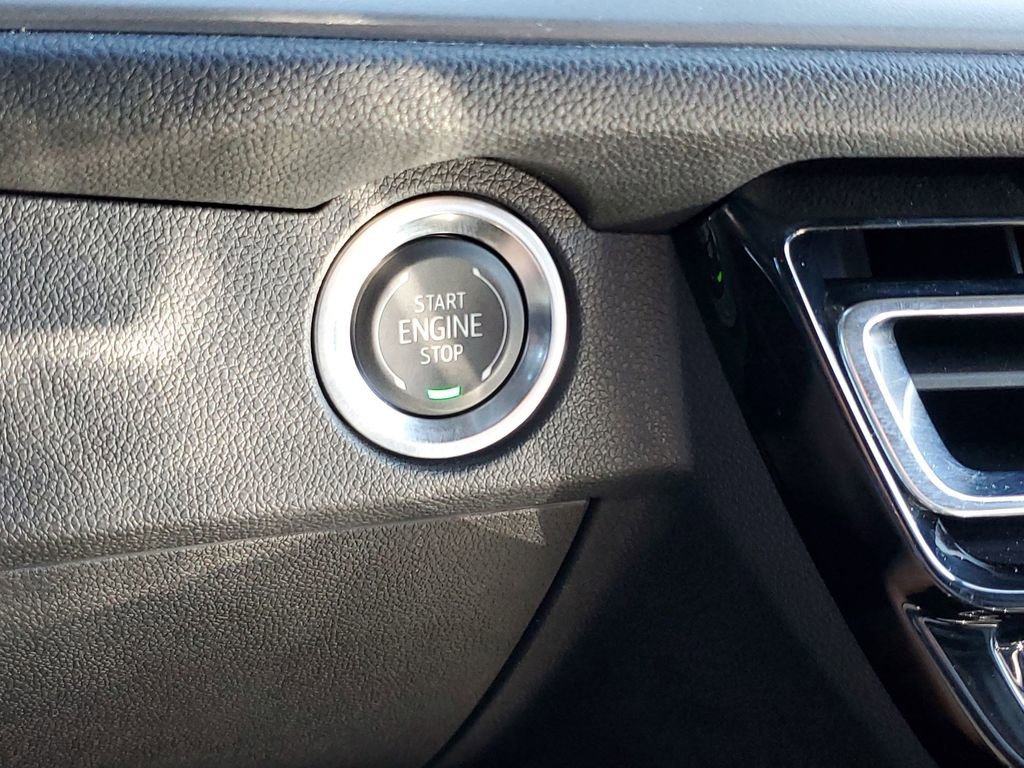 Used 2025 Chevrolet Traverse LT image 38