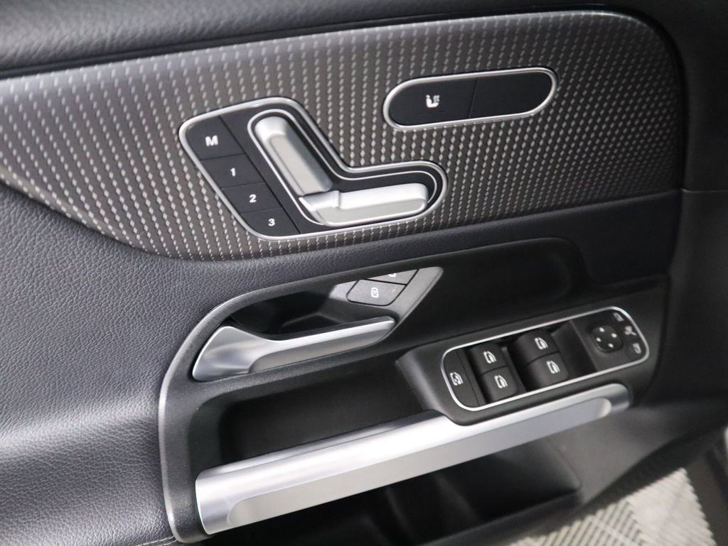 Certified 2021 Mercedes-Benz GLB 250 GLB 250 image 23