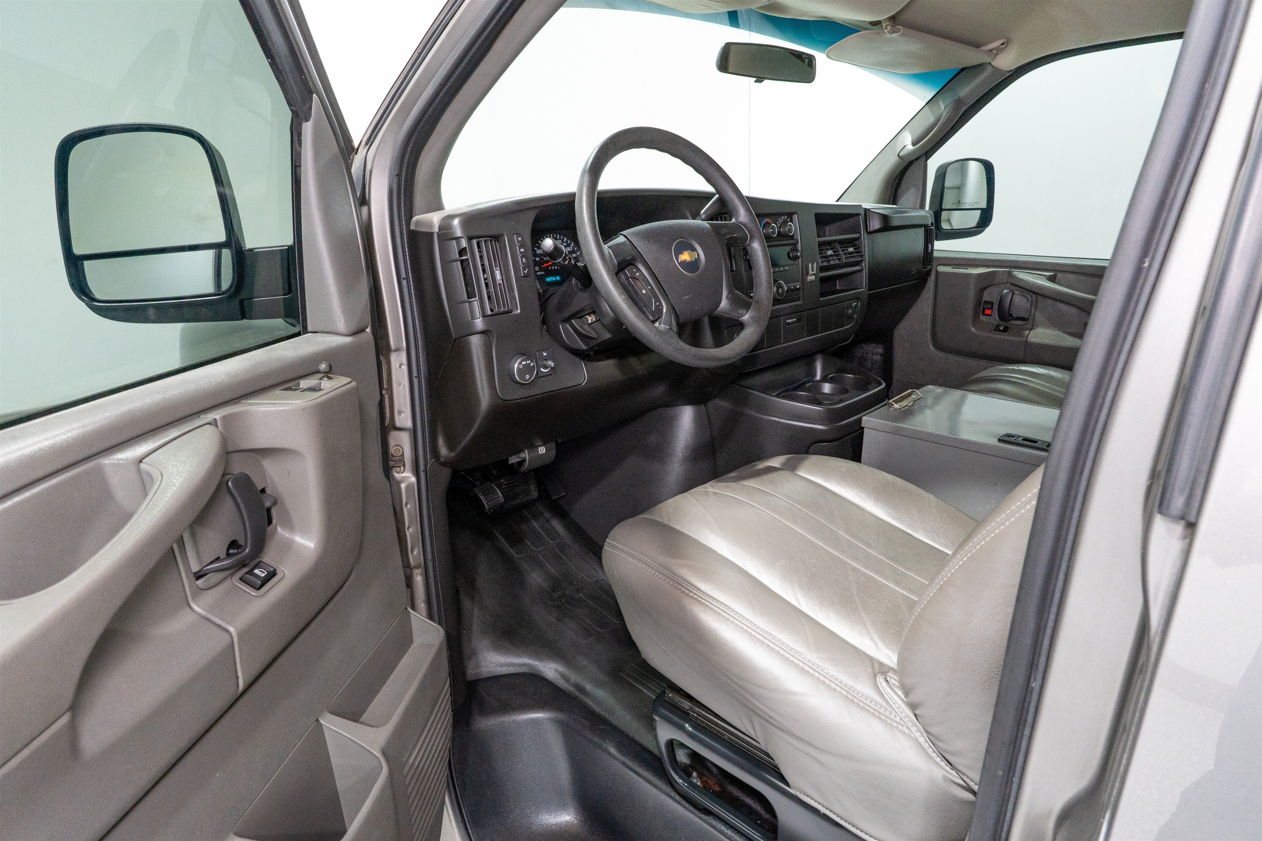 Used 2008 Chevrolet Express 1500 w/ Power Package RWD image 11