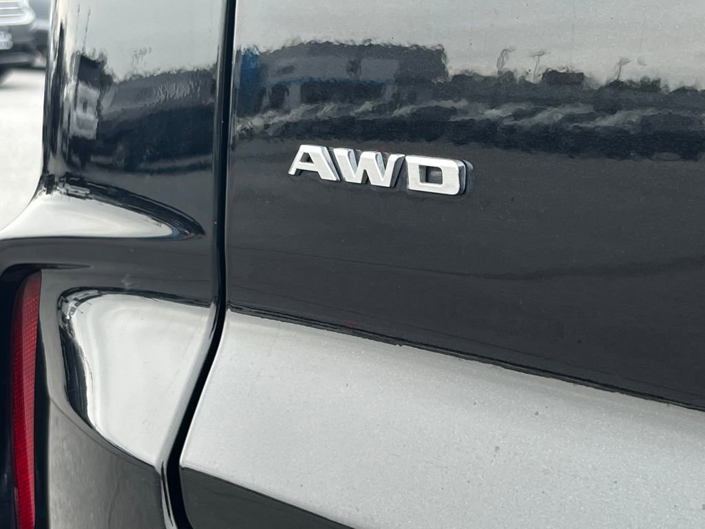 Used 2024 Cadillac XT4 Premium Luxury image 16