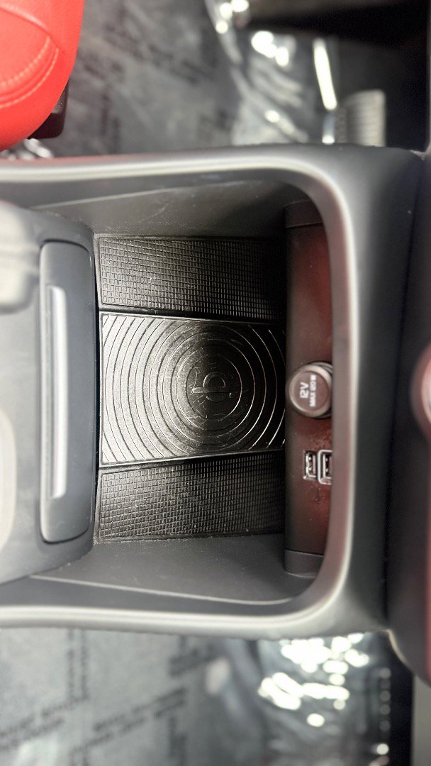 Used 2019 Volvo XC40 T5 Momentum image 26