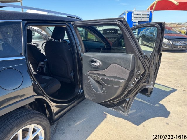Used 2014 Jeep Cherokee Latitude FWD image 27