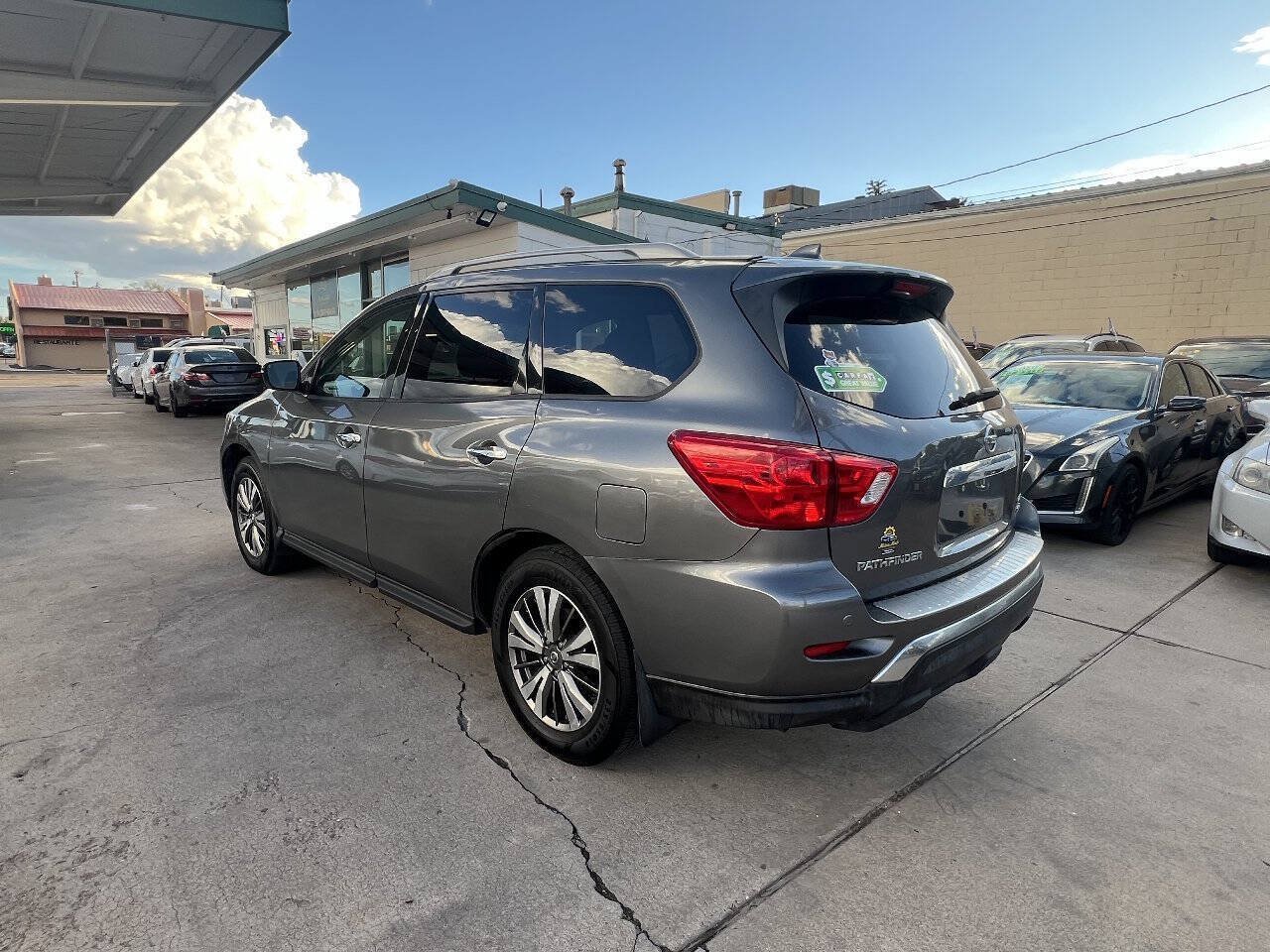 Used 2019 Nissan Pathfinder SV AWD/4WD image 5
