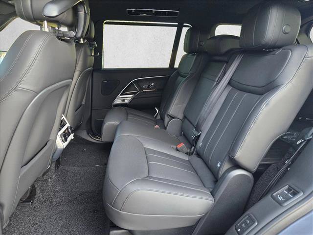 New 2026 Land Rover Range Rover Long Wheelbase SE AWD/4WD image 16
