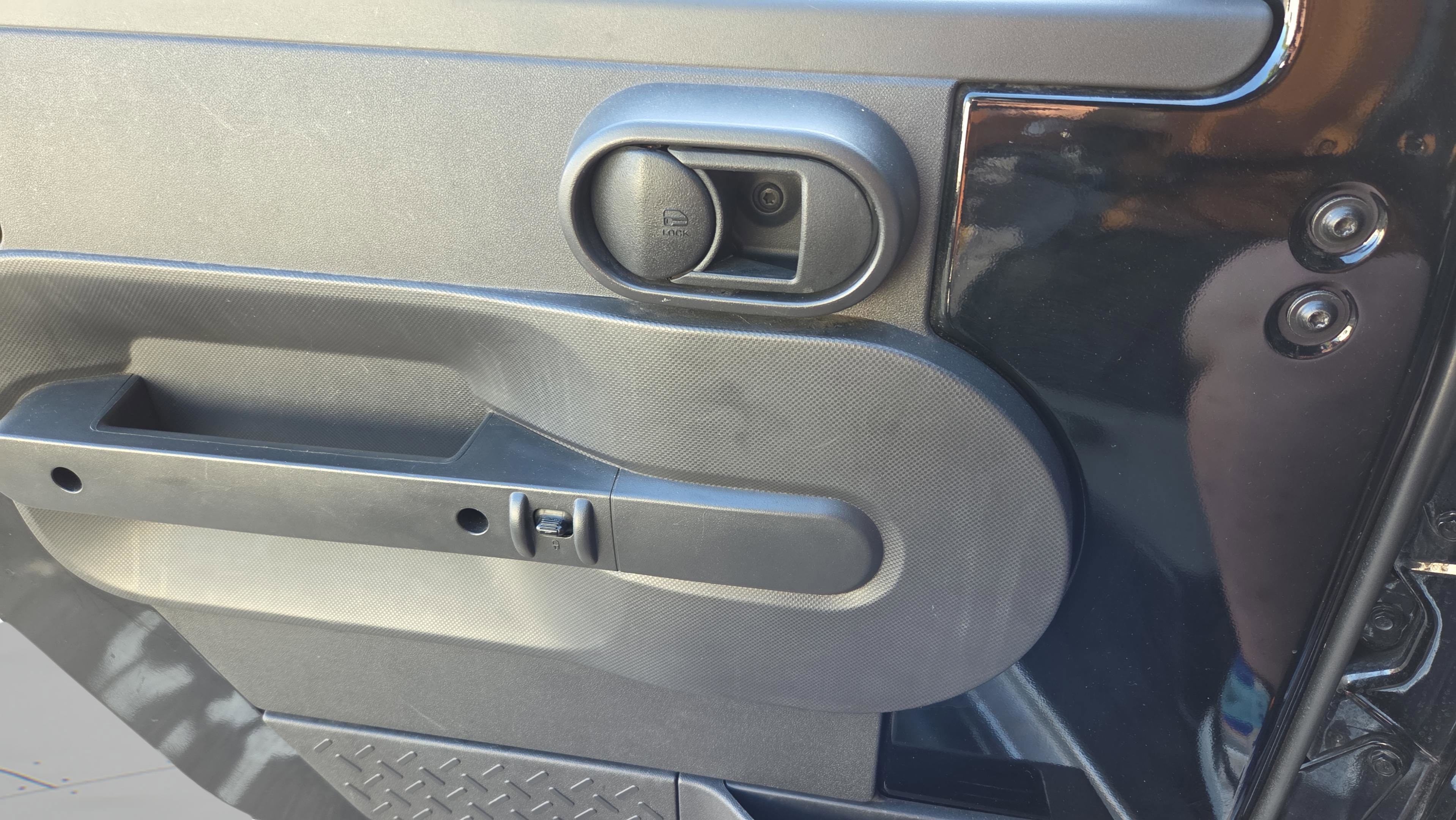 Used 2008 Jeep Wrangler Unlimited Sahara w/ Dual Top Group image 23