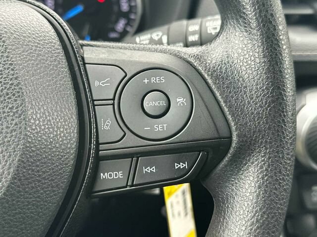 Used 2021 Toyota RAV4 LE AWD/4WD image 28