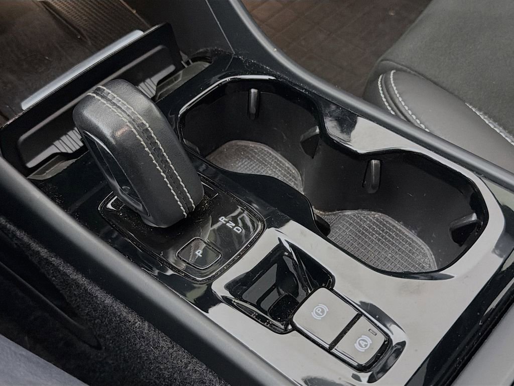 Used 2019 Volvo XC40 T5 R-Design AWD/4WD image 19
