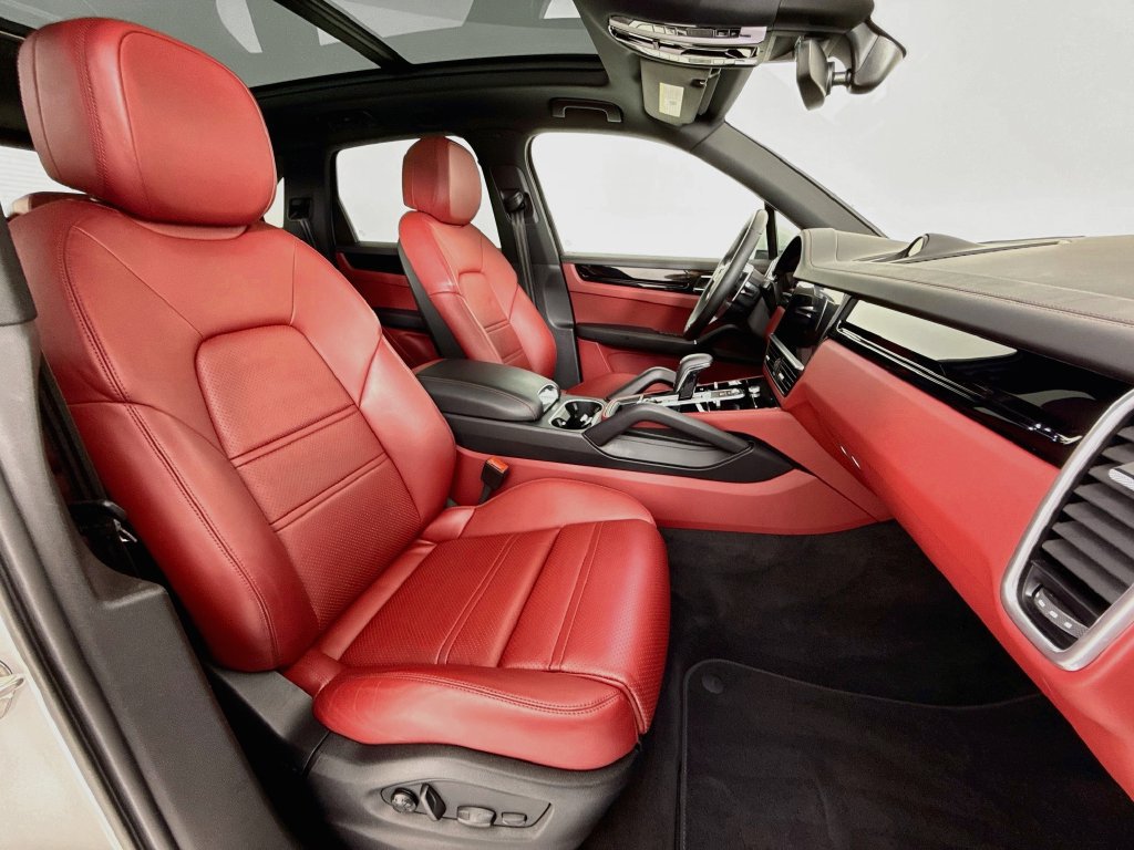 Certified 2023 Porsche Cayenne AWD/4WD image 29