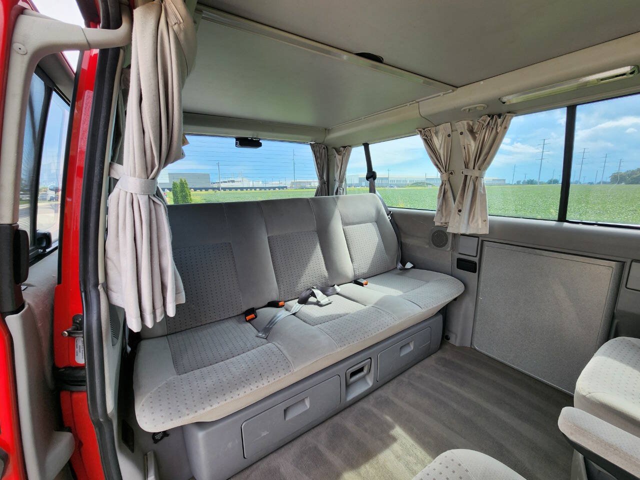 Used 2002 Volkswagen Eurovan MV FWD image 11