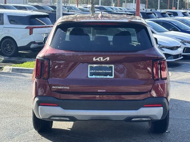 Used 2025 Kia Sorento LX image 4