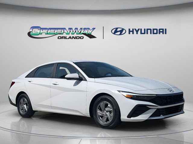 Used 2024 Hyundai Elantra SE FWD image 2