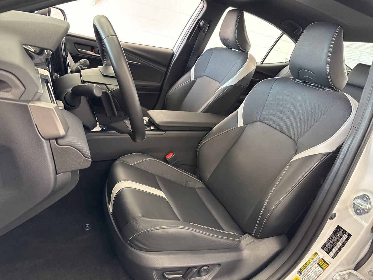 Used 2025 Toyota Camry SE w/ Convenience Package image 14
