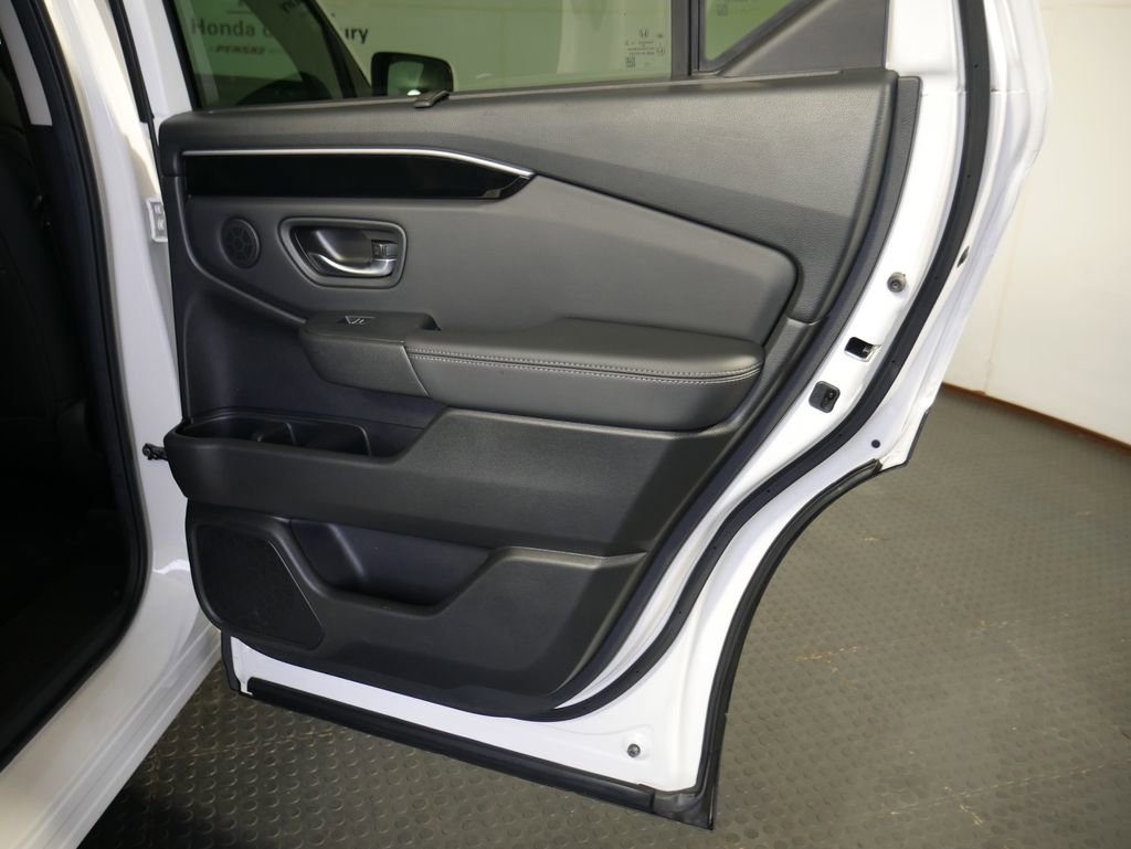Certified 2023 Honda Pilot Touring image 7
