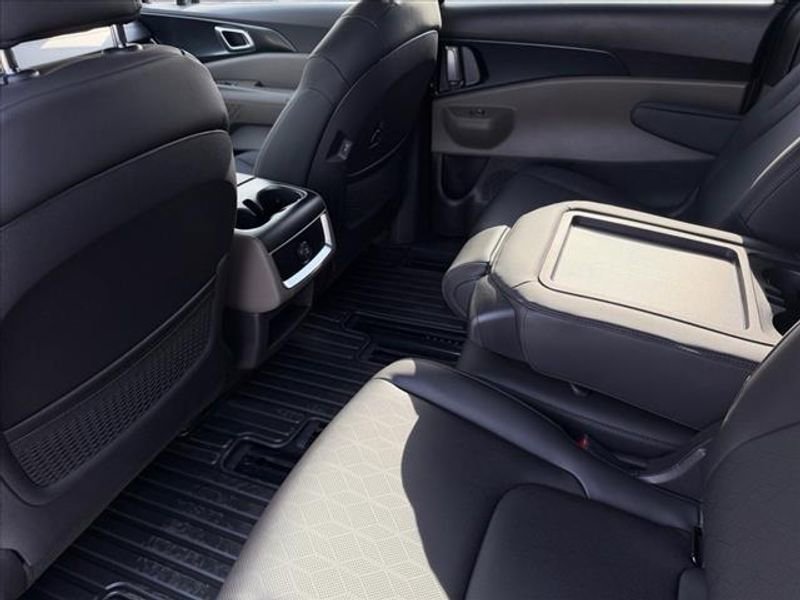 New 2026 Kia Carnival LXS image 13