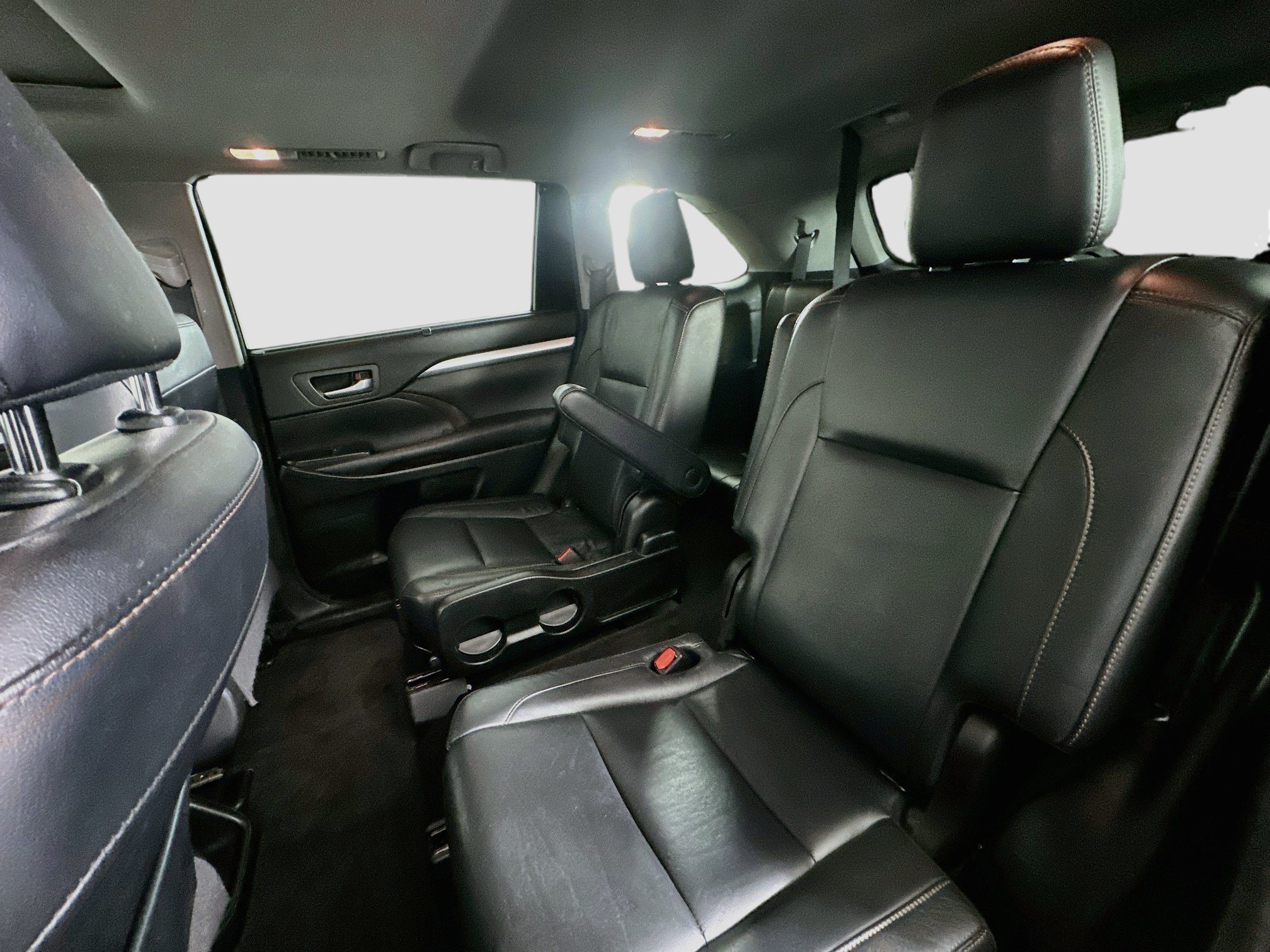 Used 2018 Toyota Highlander XLE FWD image 27