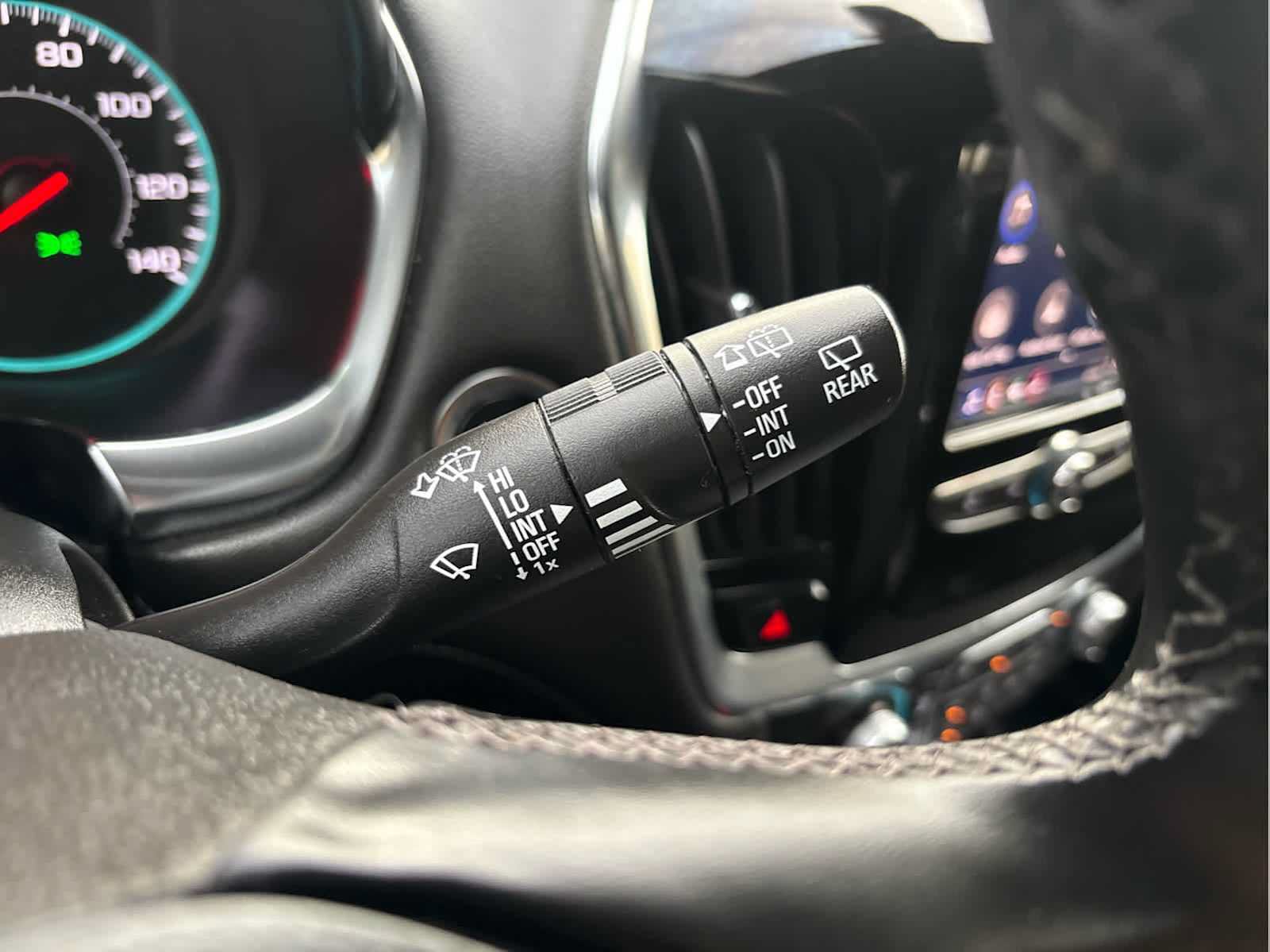 Used 2023 Chevrolet Traverse LT FWD image 28
