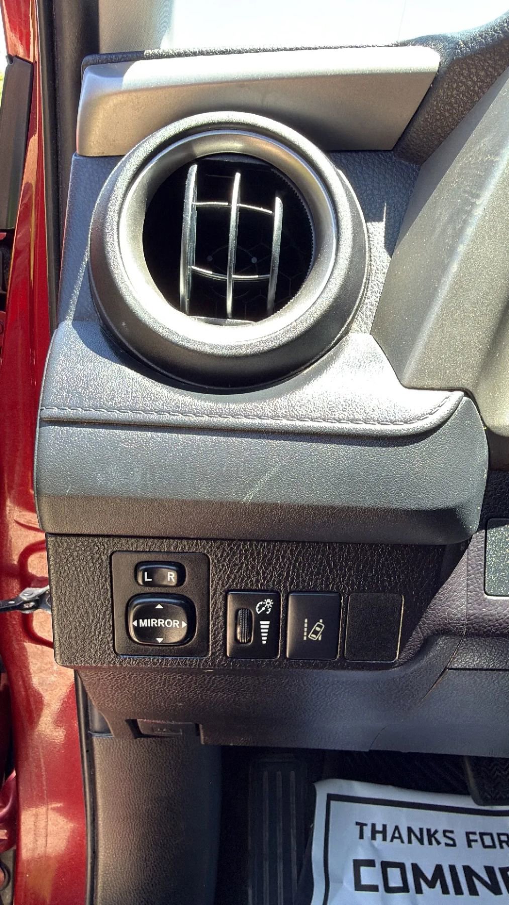 Used 2018 Toyota RAV4 LE FWD image 13