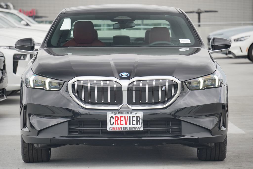 Used 2025 BMW i5 eDrive40i w/ Premium Package image 2