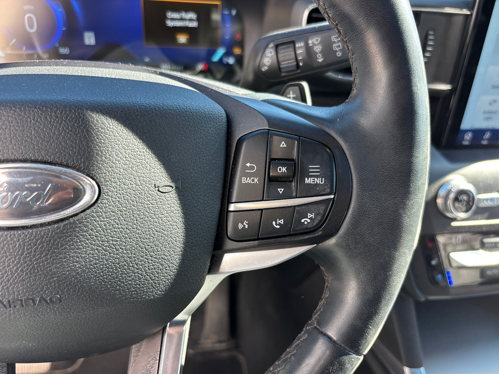 Used 2020 Ford Explorer Platinum w/ Premium Technology Package AWD/4WD image 17