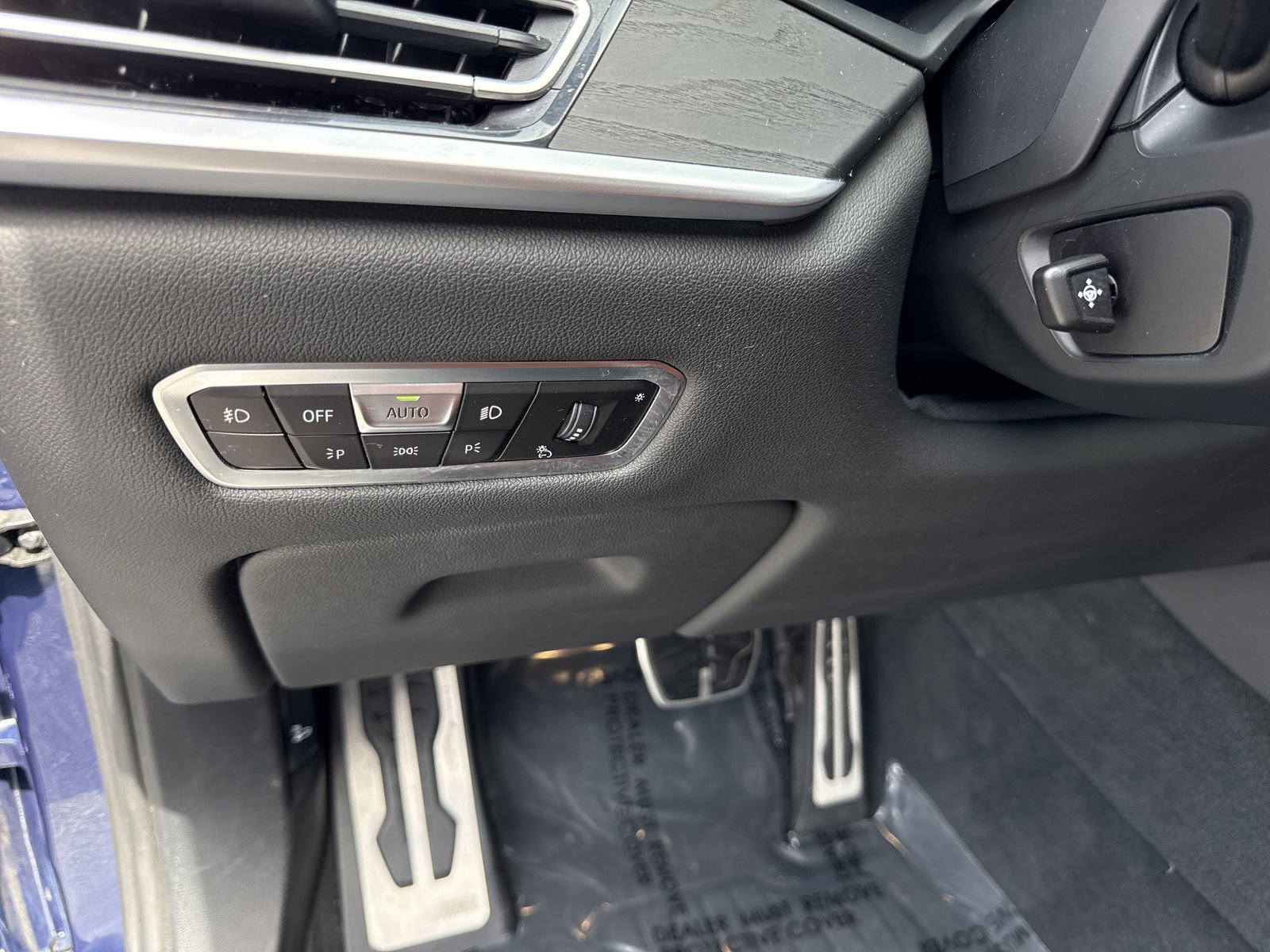 Used 2022 BMW X7 xDrive40i w/ M Sport Package image 52