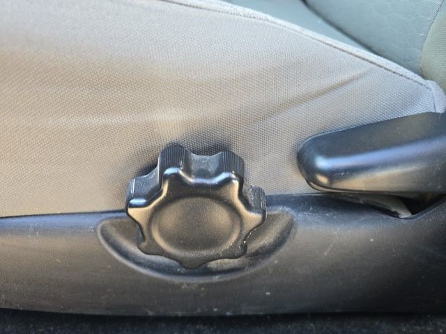 Used 2017 Toyota Tacoma SR AWD/4WD image 7