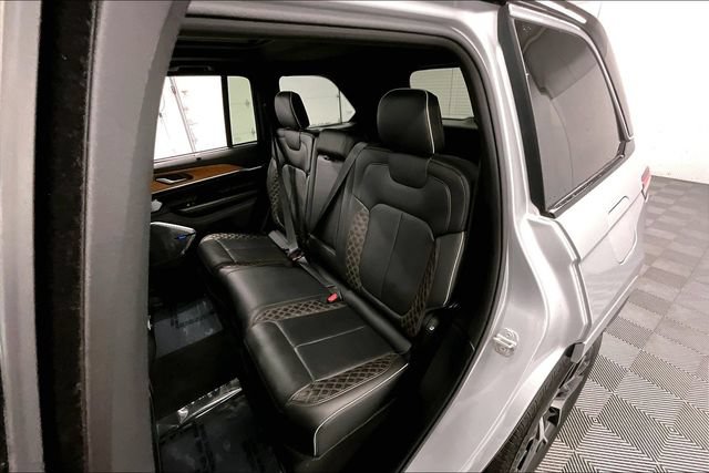 Used 2022 Jeep Grand Cherokee Summit AWD/4WD image 25