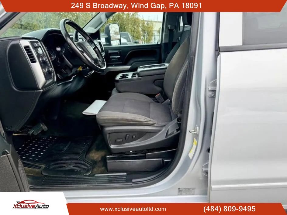 Used 2018 Chevrolet Silverado 1500 LT w/ All Star Edition AWD/4WD image 10