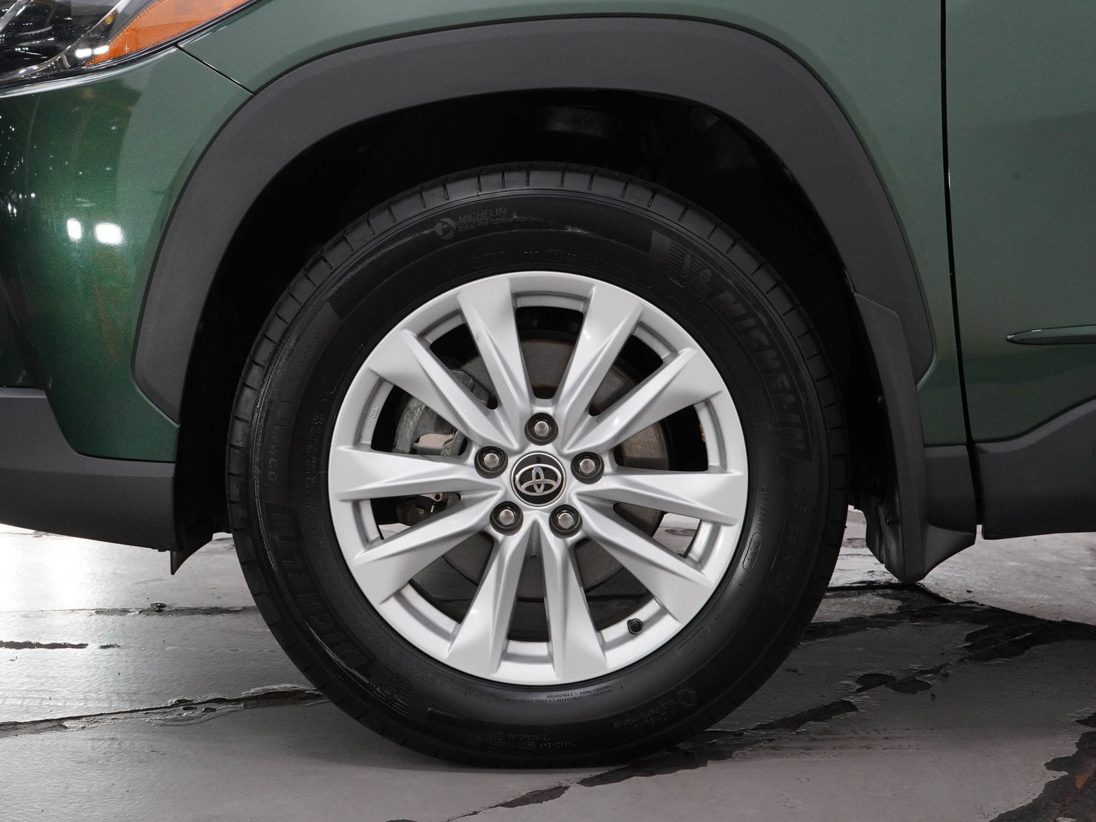 Used 2022 Toyota Corolla Cross LE AWD/4WD image 26