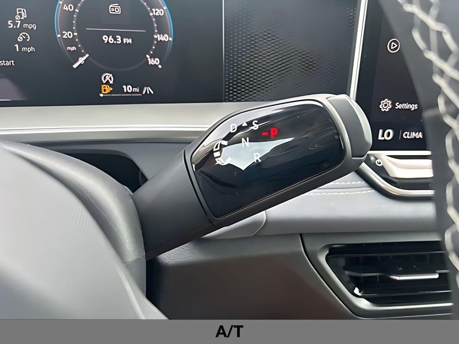 New 2026 Volkswagen Tiguan SE AWD/4WD image 28