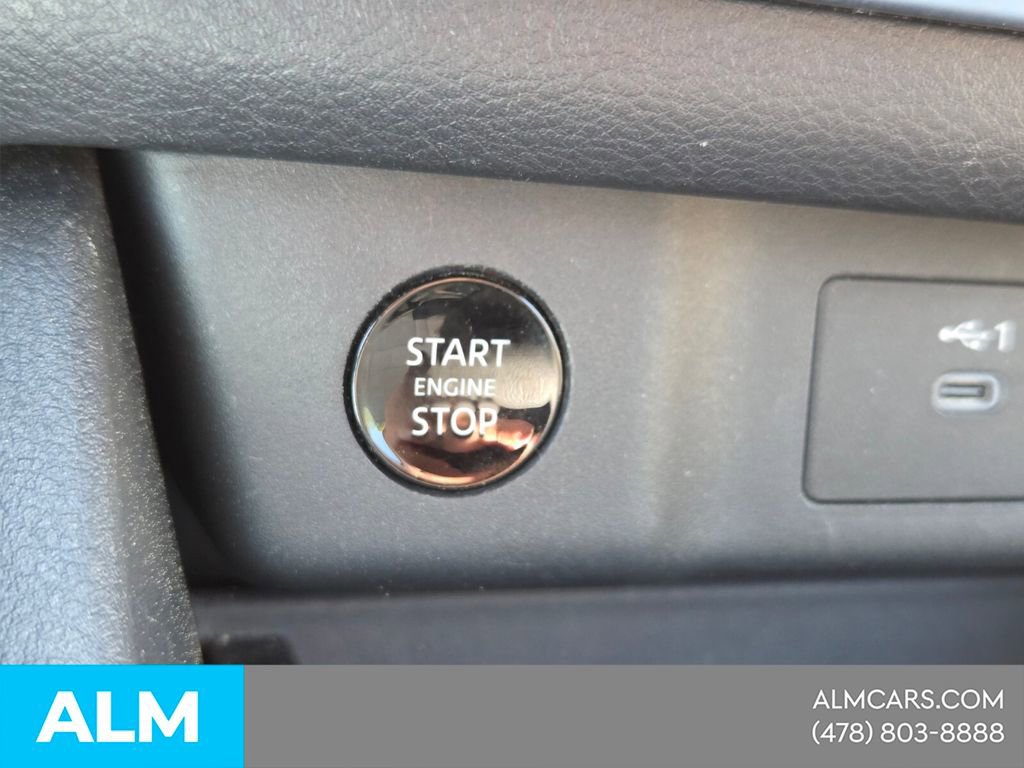 Used 2025 Nissan Rogue SV image 29