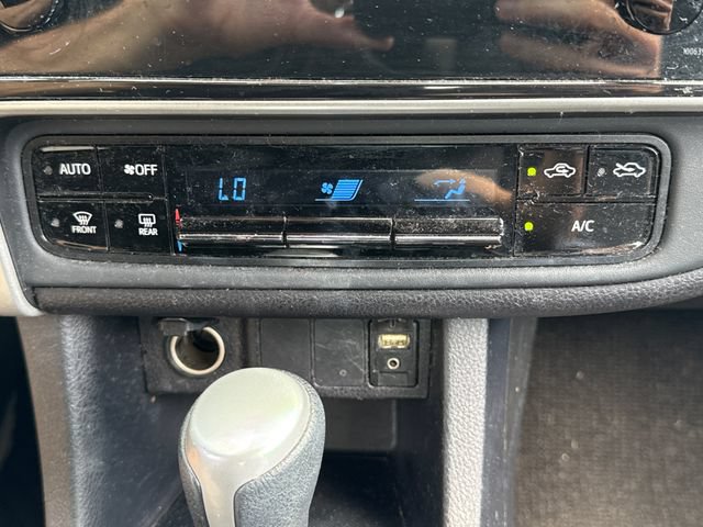 Used 2018 Toyota Corolla LE w/ Carpet Mat Package (TMS) FWD image 28