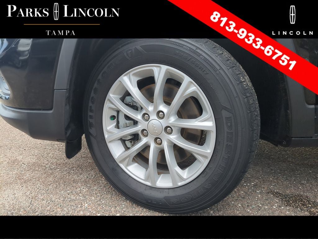 Used 2022 Jeep Cherokee Latitude Lux w/ Sun & Sound Group AWD/4WD image 34