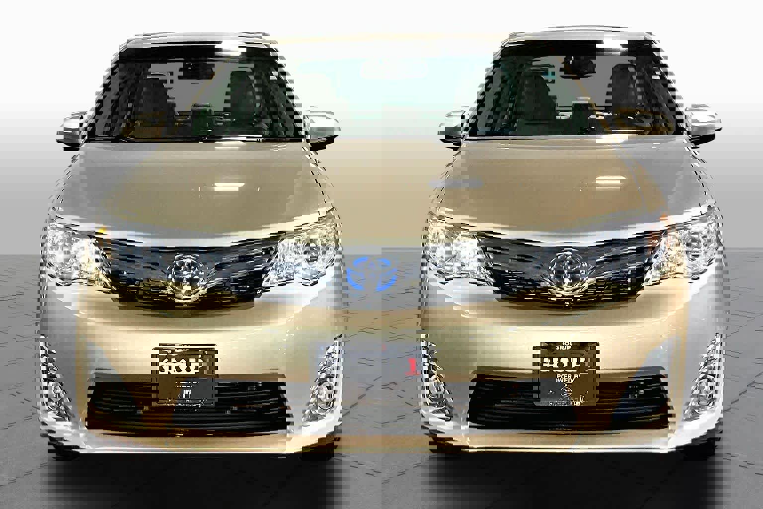 Used 2012 Toyota Camry XLE w/ Leather Pkg image 3