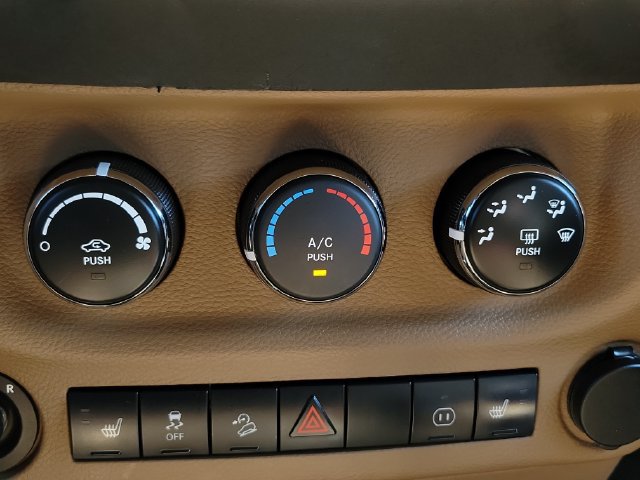 Used 2012 Jeep Wrangler Rubicon w/ PWR Convenience Group AWD/4WD image 24