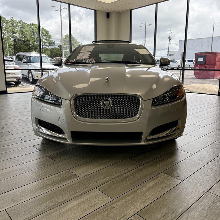 Used 2012 Jaguar XF RWD image 2