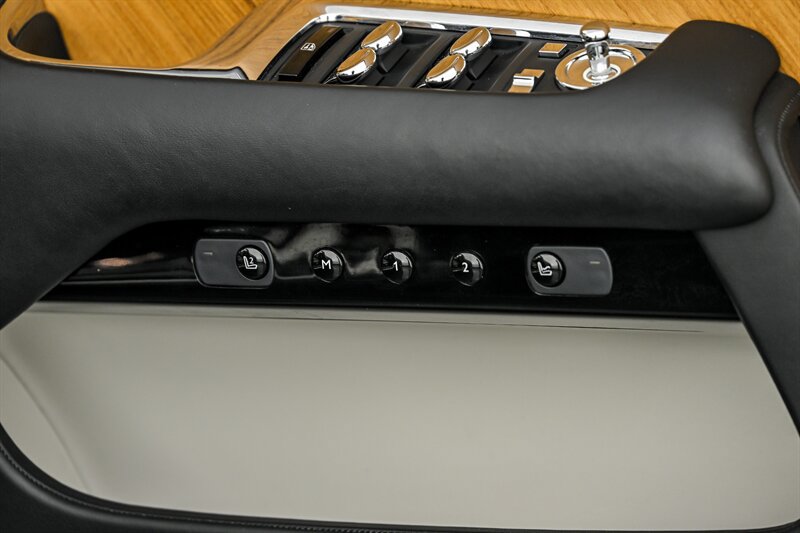 Used 2017 Rolls-Royce Wraith RWD image 15