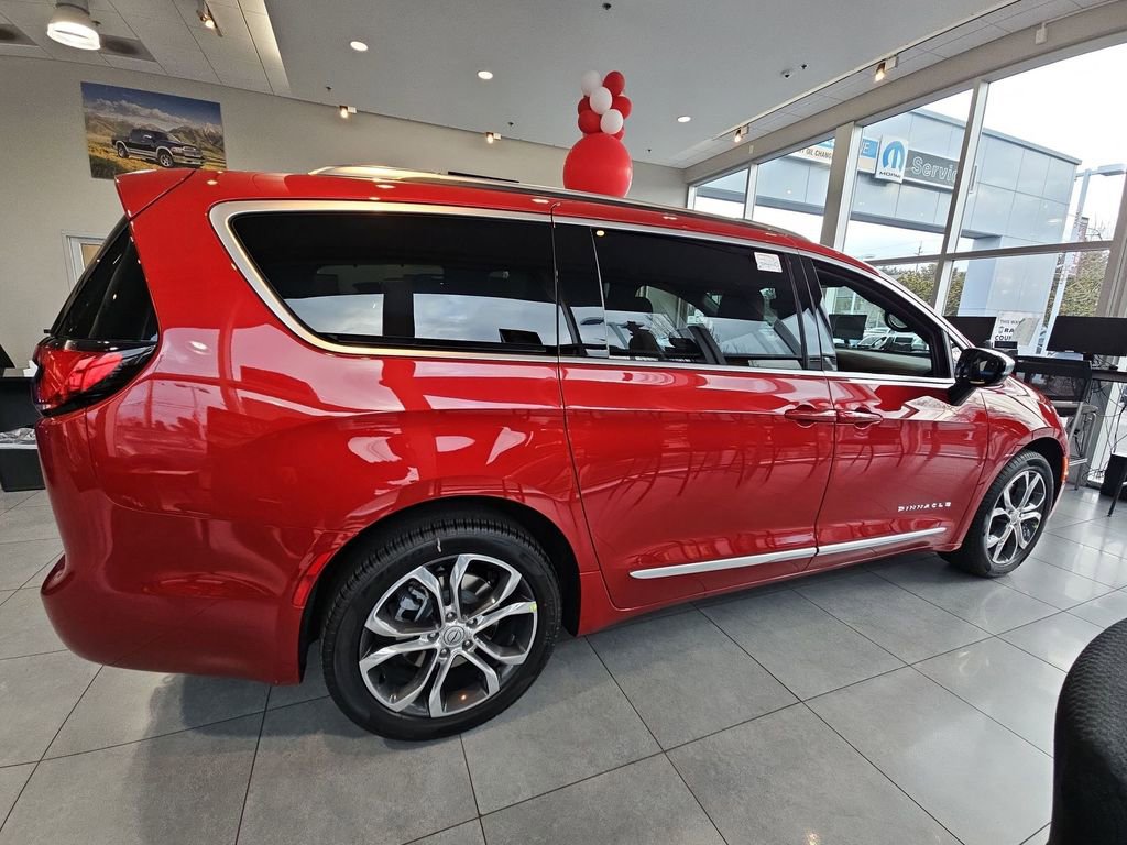 New 2026 Chrysler Pacifica Pinnacle w/ Trailer Tow Group AWD/4WD image 8