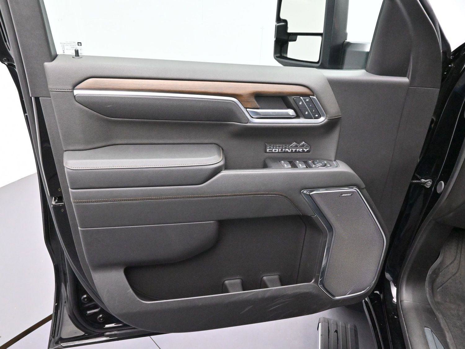 Used 2024 Chevrolet Silverado 1500 High Country w/ High Country Premium Package AWD/4WD image 9