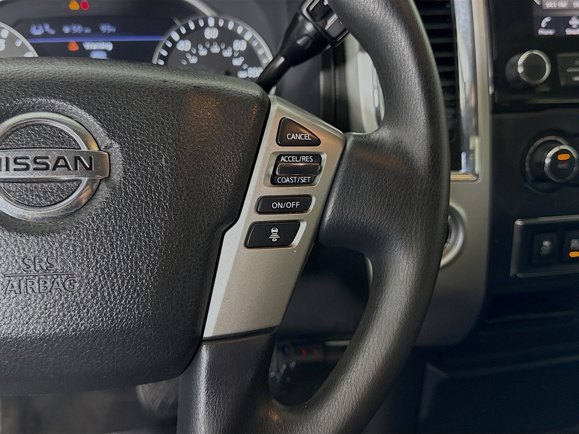 Used 2020 Nissan Titan SV image 15