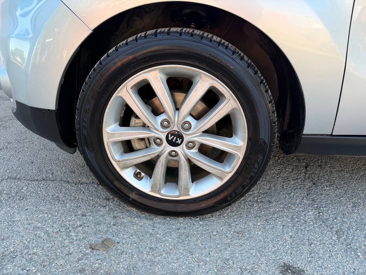 Used 2017 Kia Soul + FWD image 28