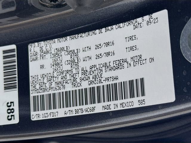 Used 2023 Toyota Tacoma TRD Off-Road w/ Technology Package AWD/4WD image 30