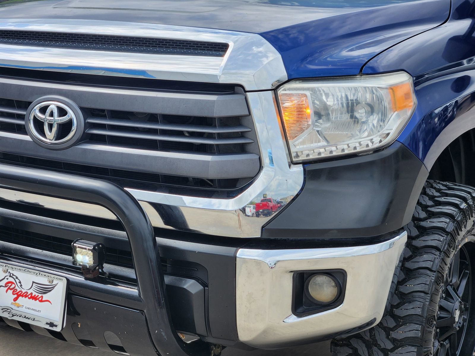 Used 2015 Toyota Tundra SR5 w/ SR5 Upgrade Package image 9