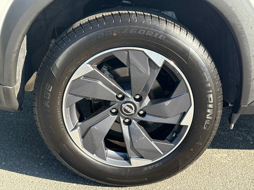 Certified 2025 Nissan Rogue SV FWD image 12
