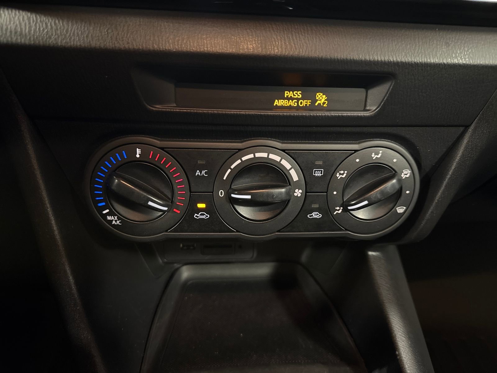 Used 2015 MAZDA MAZDA3 i Sport FWD image 19